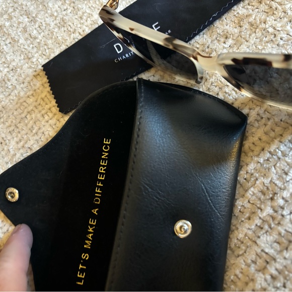 DIFF Sunglasses - Picture 3 of 10